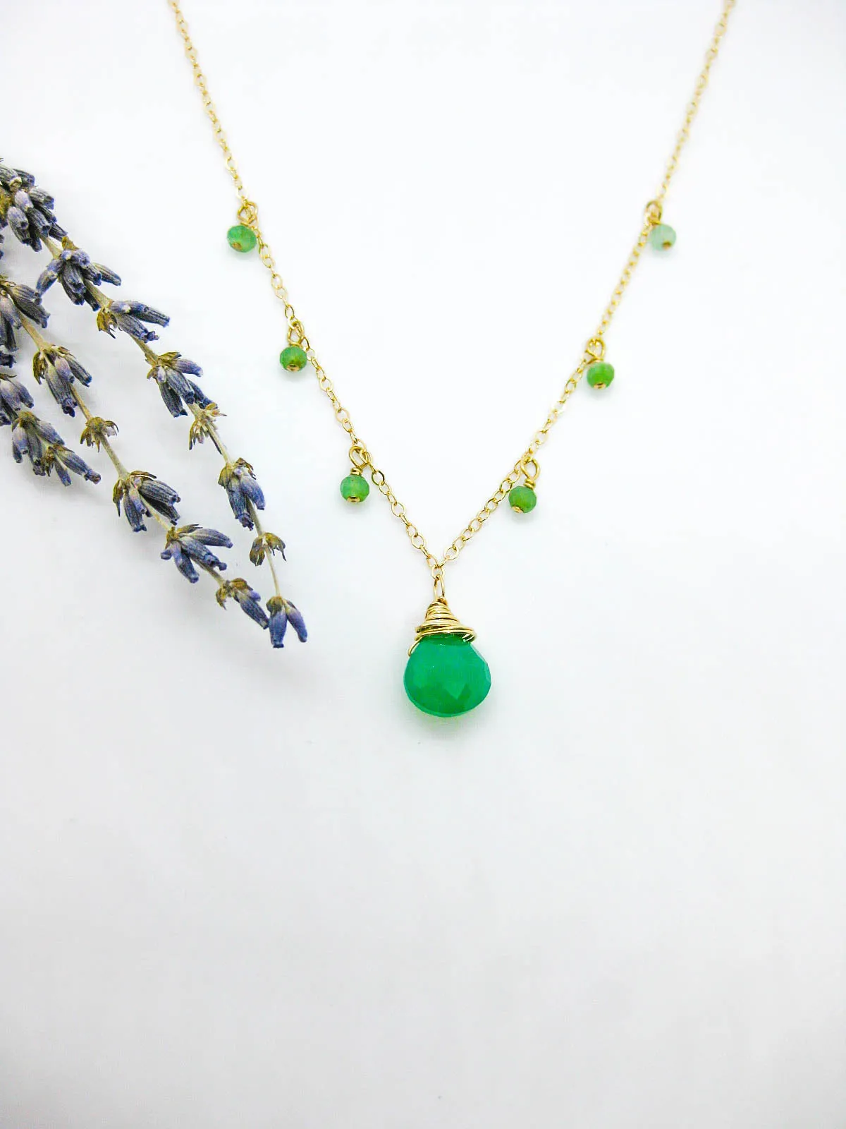 Chamomile: Chrysoprase Necklace - n582