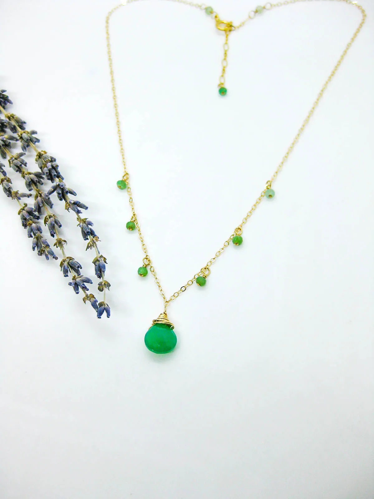 Chamomile: Chrysoprase Necklace - n582