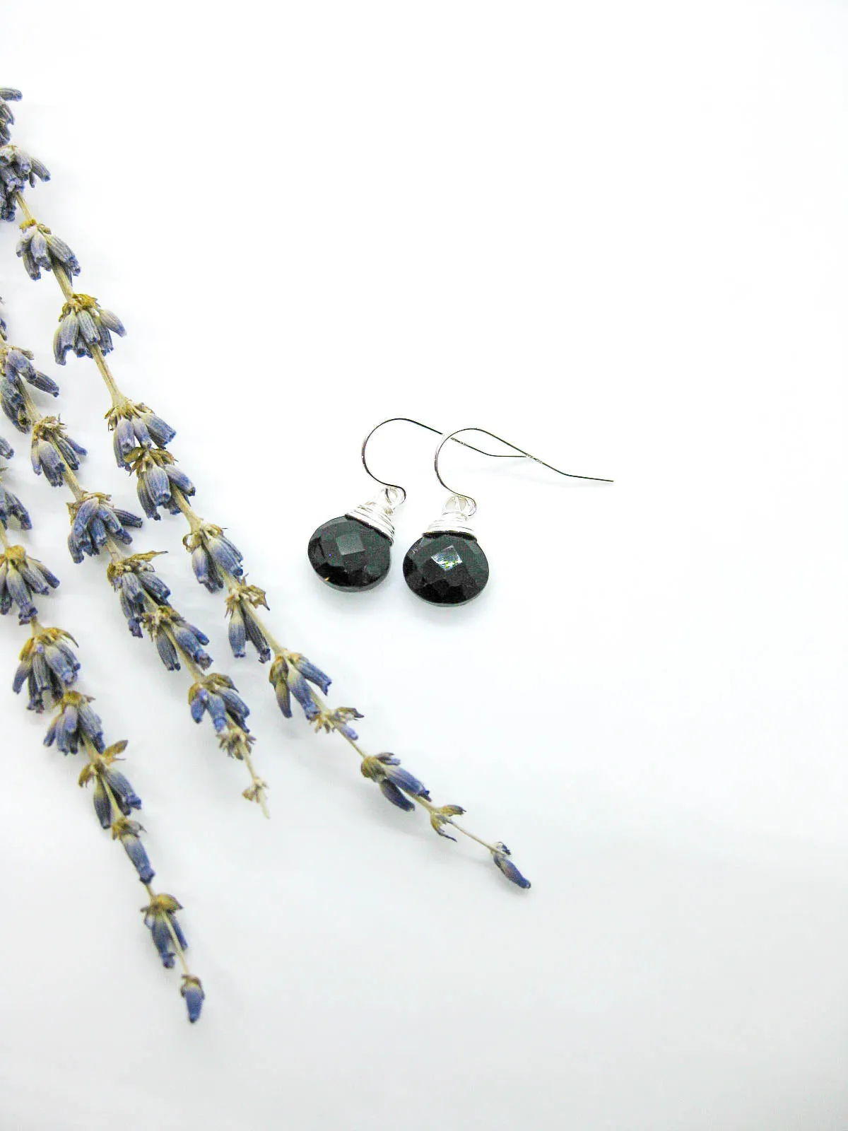 Chamomile: Onyx Earrings - e708