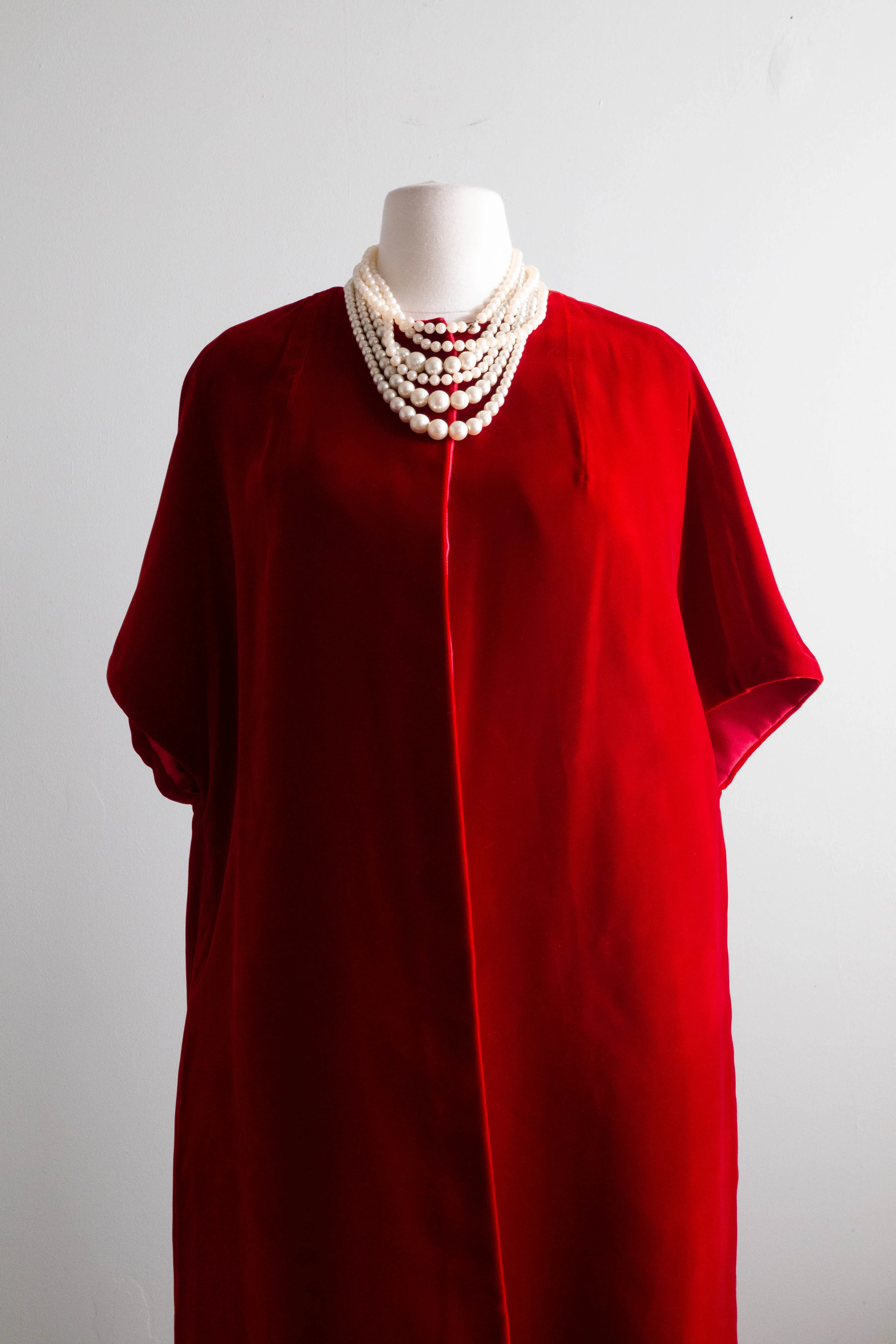 Chic 1960's Red Velvet Short Sleeved Evening Coat / Medium