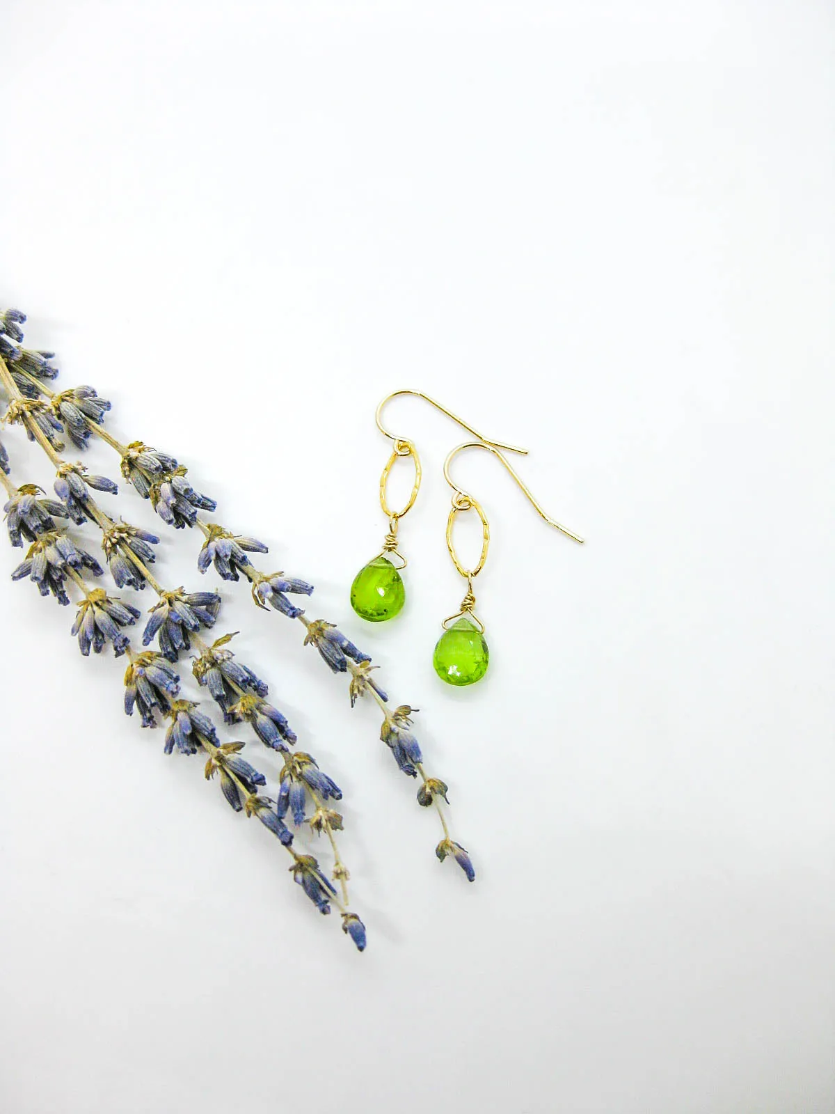 Chrysanthe: Peridot Earrings - e707