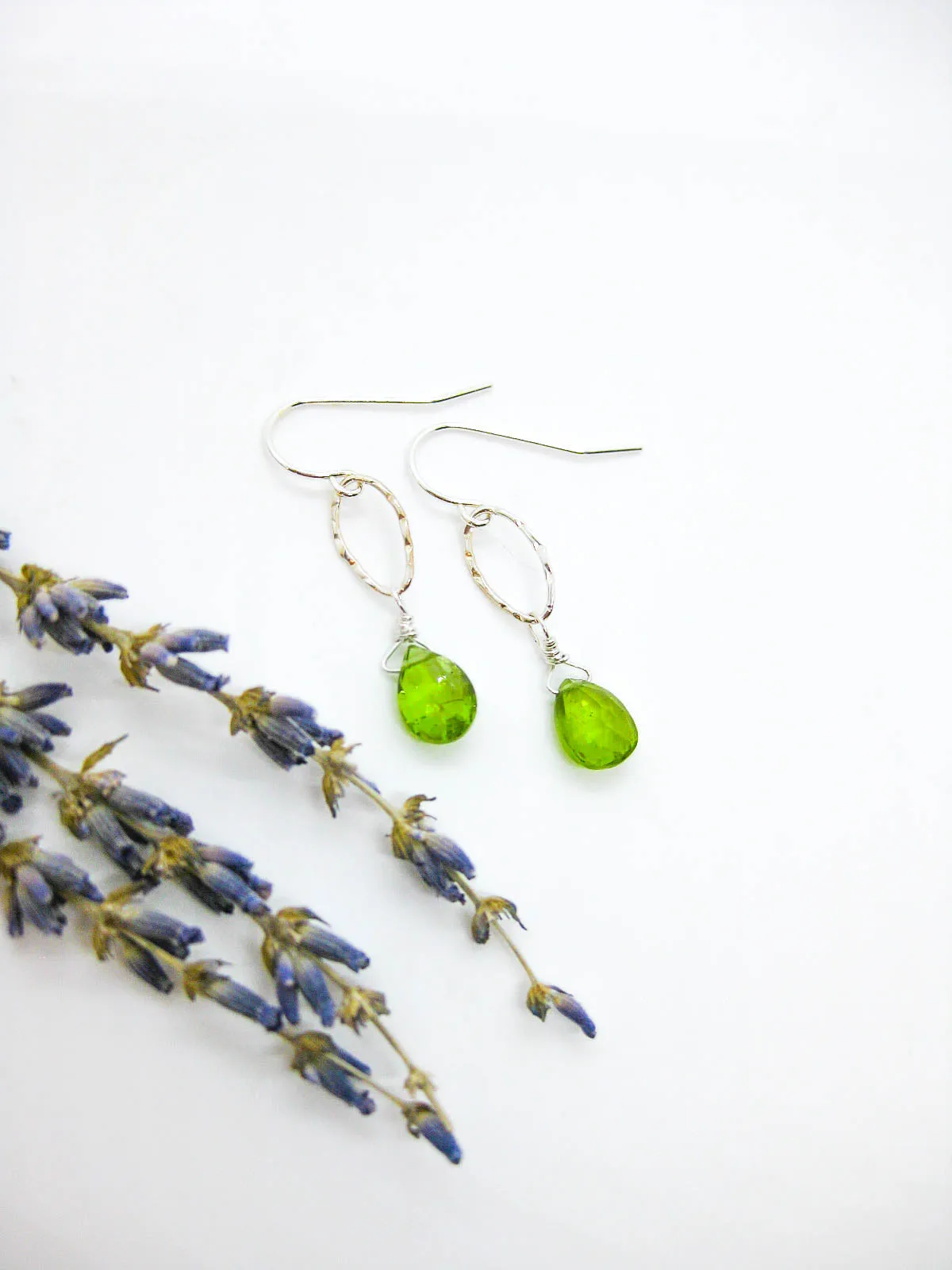 Chrysanthe: Peridot Earrings - e707