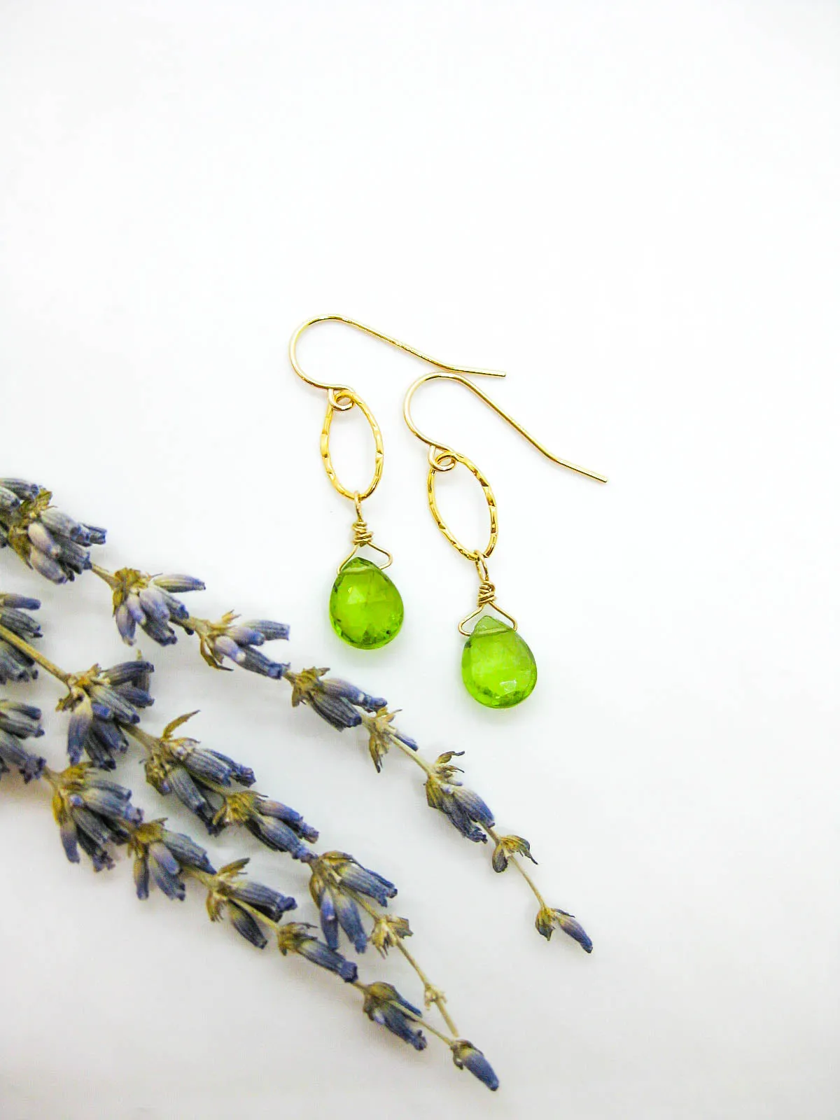 Chrysanthe: Peridot Earrings - e707