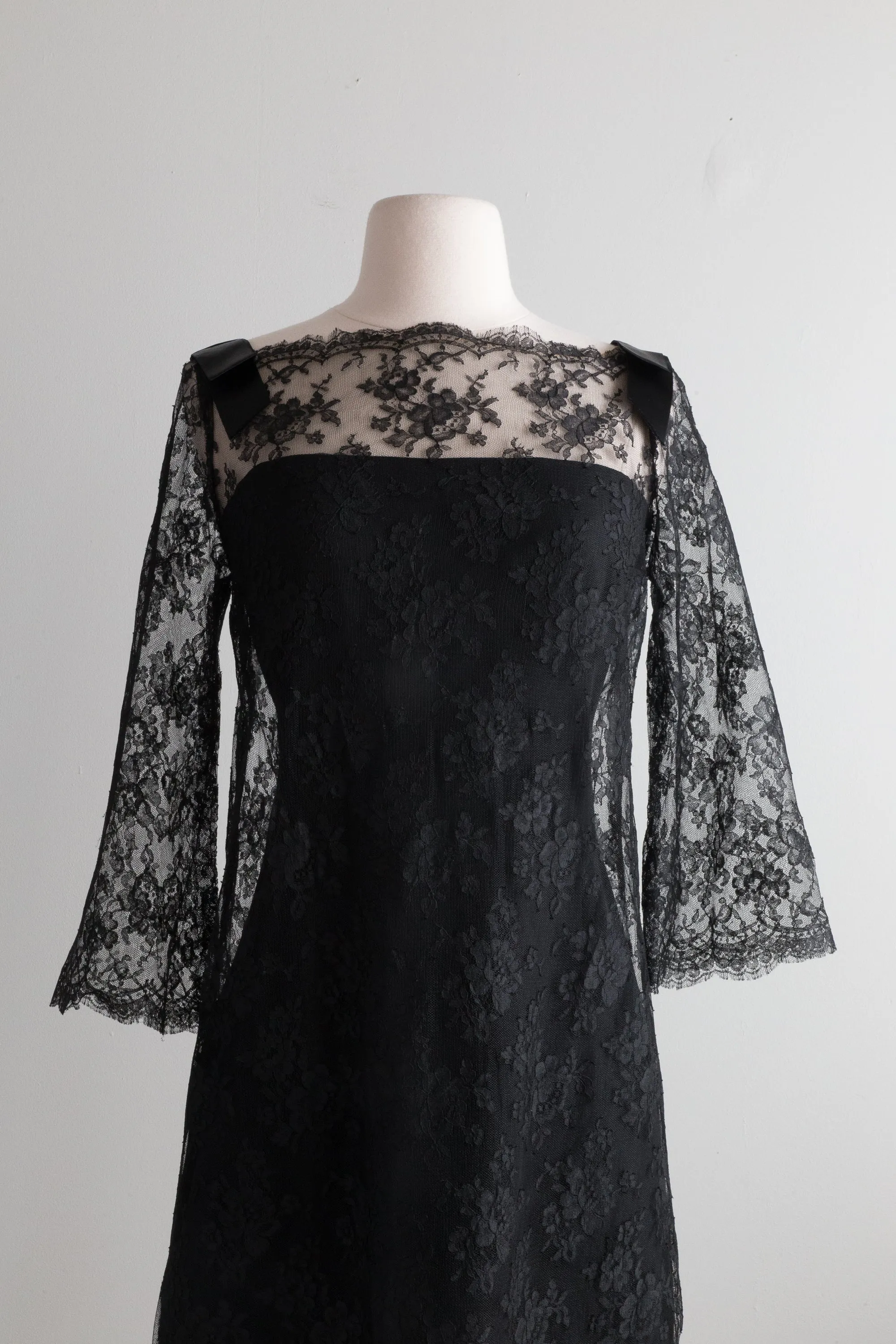 Darling 1960's Lace Baby Doll Cocktail Dress / Medium