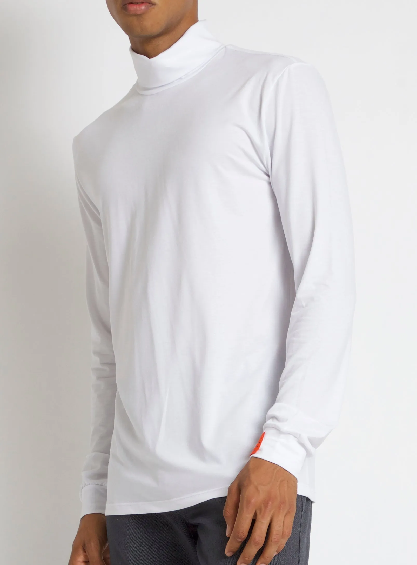 NEL | Dry edition turtleneck long sleeve t-shirt || NEL | T-shirt à col en V manche longue édition Sec