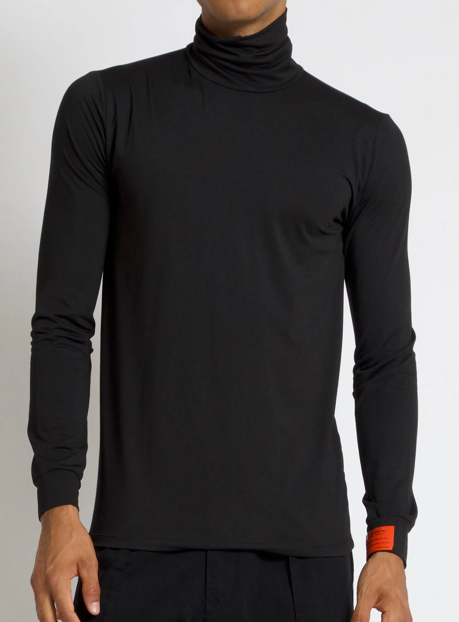 NEL | Dry edition turtleneck long sleeve t-shirt || NEL | T-shirt à col en V manche longue édition Sec