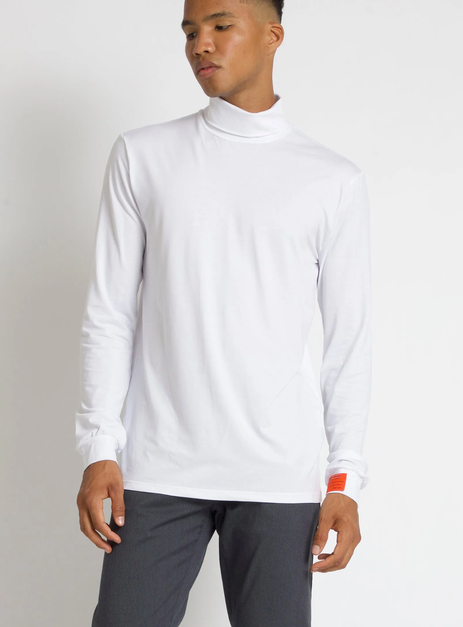 NEL | Dry edition turtleneck long sleeve t-shirt || NEL | T-shirt à col en V manche longue édition Sec